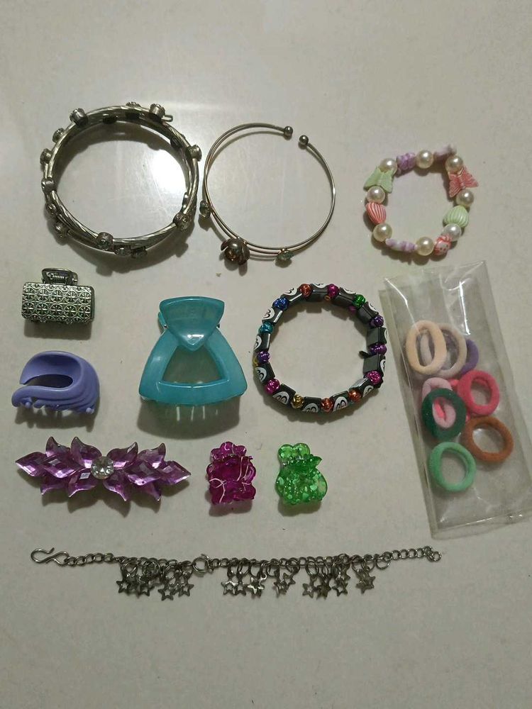 5 Bracelets,6 Clips And 9 Rubber Bands