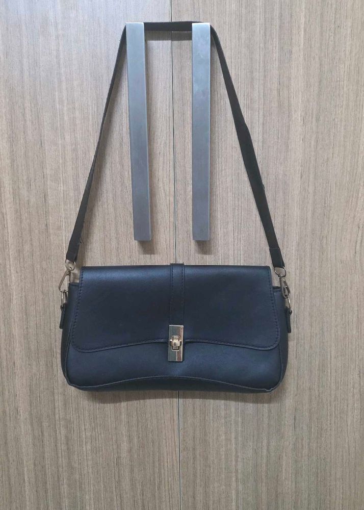 Savana Classic Black Shoulder Bag