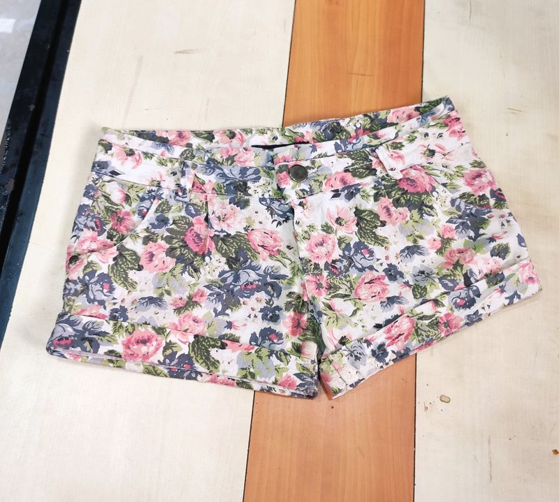 Floral Shorts Slim Fit