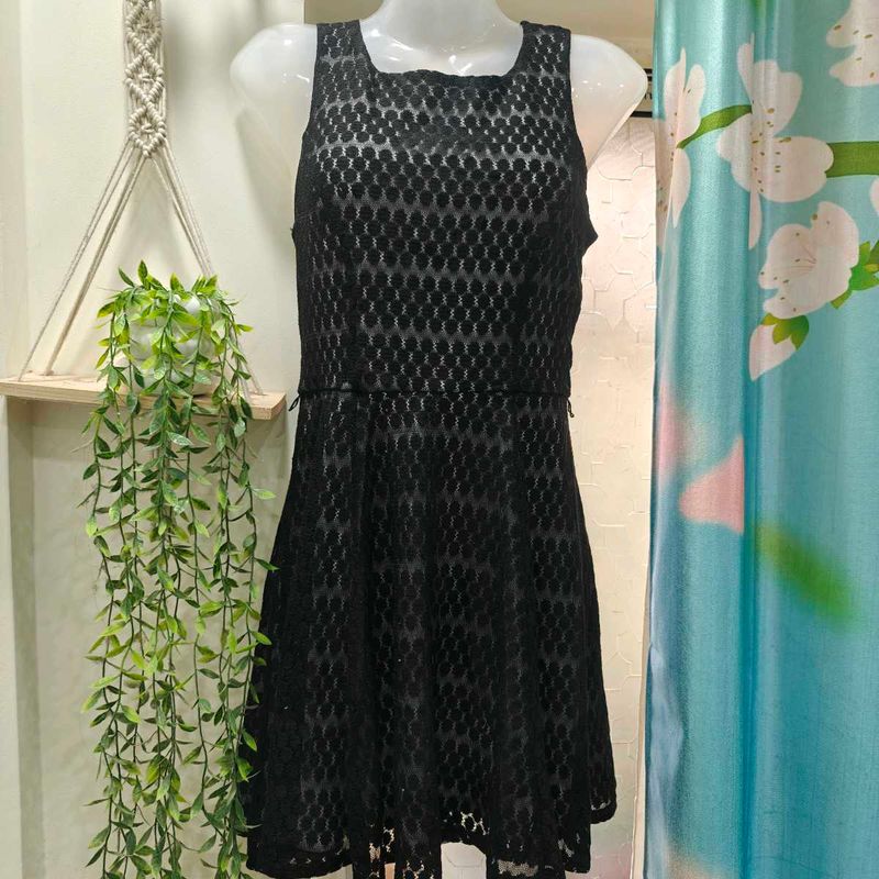 Chic Black Sleeveless Dress