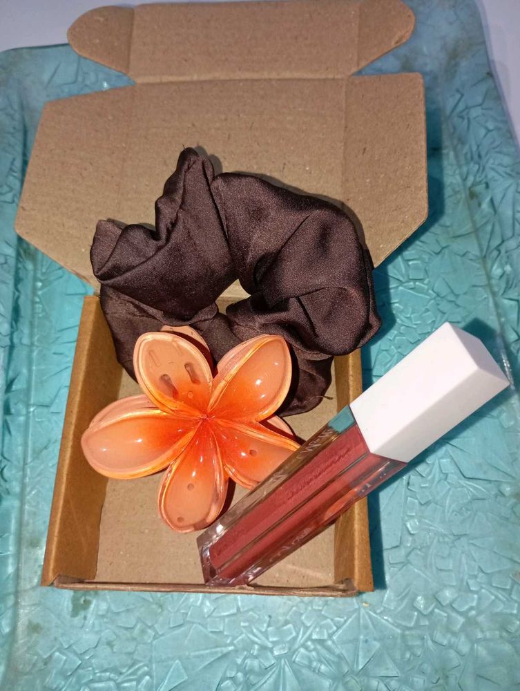 Lipstick &amp; Scrunchie Set