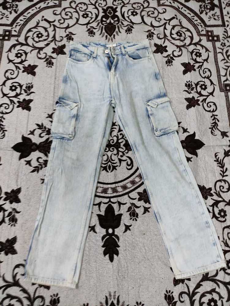 Cargo Style Light Wash Jeans