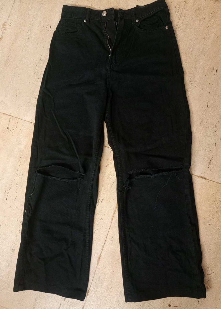 Knee Cut Jeans