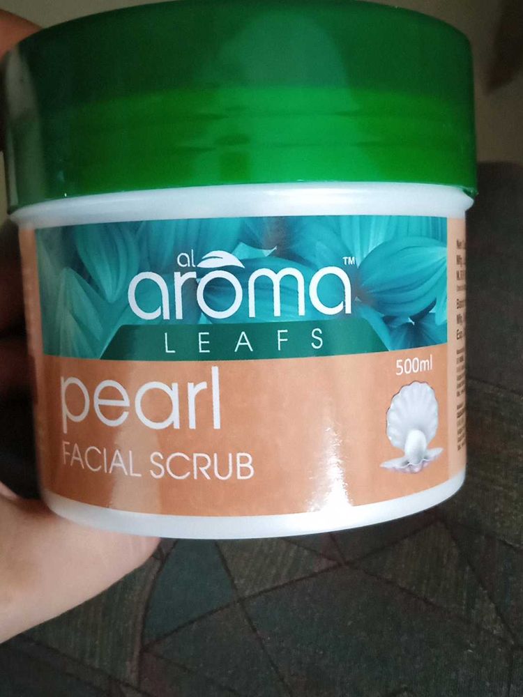 Aroma Leafs Pearl Facial Scrub