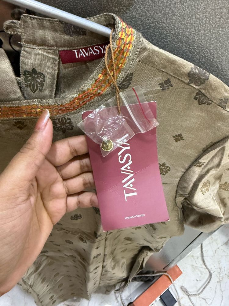 Tavasya Top New