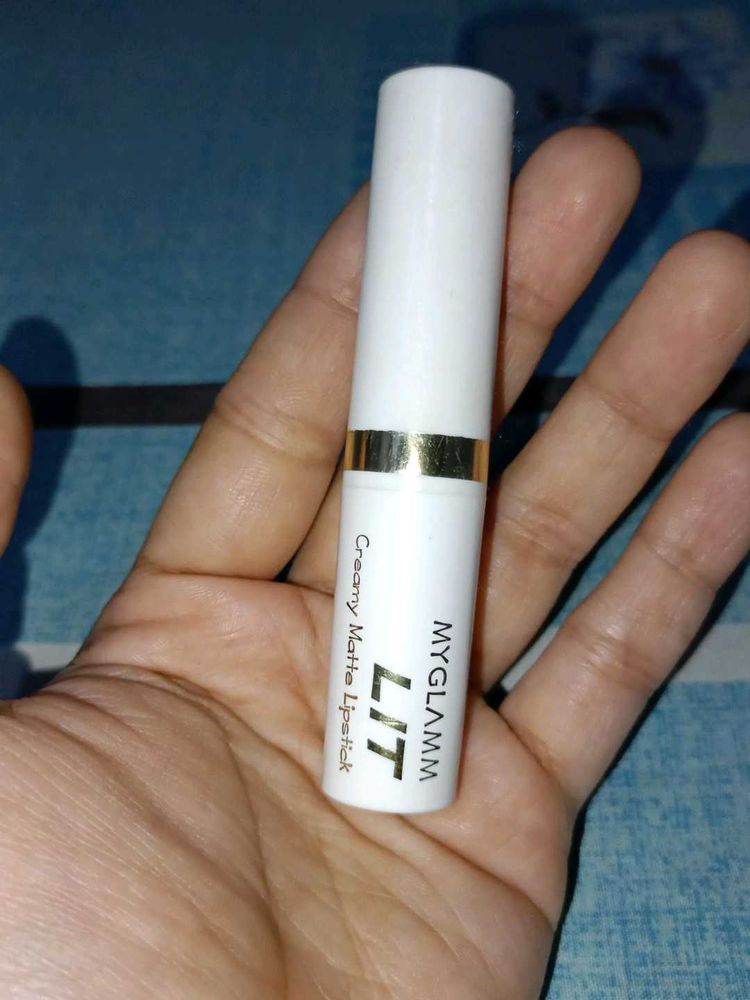 MyGlamm LIT Lipstick