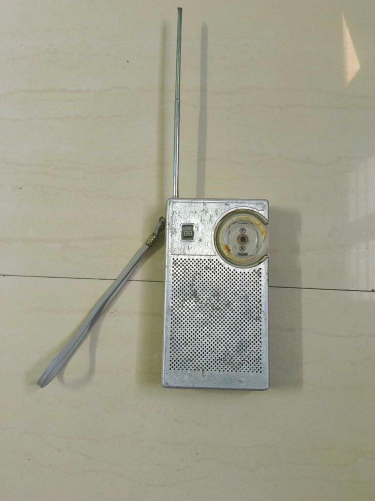 Vintage Pocket Radio - Not Working