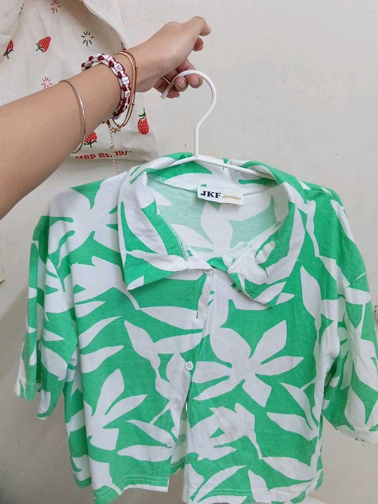 Green &amp; White Leaf Print Top