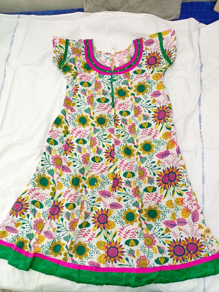 Kurti With All Over Flower Design And Mirror Work