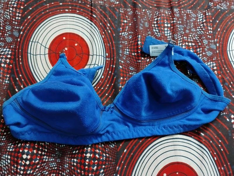 Non-Padded Non-Wired Bra with Detachable Strap
