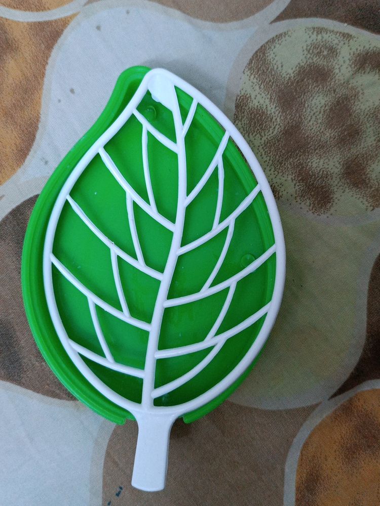Artistic Soap Case In Leaf Shape