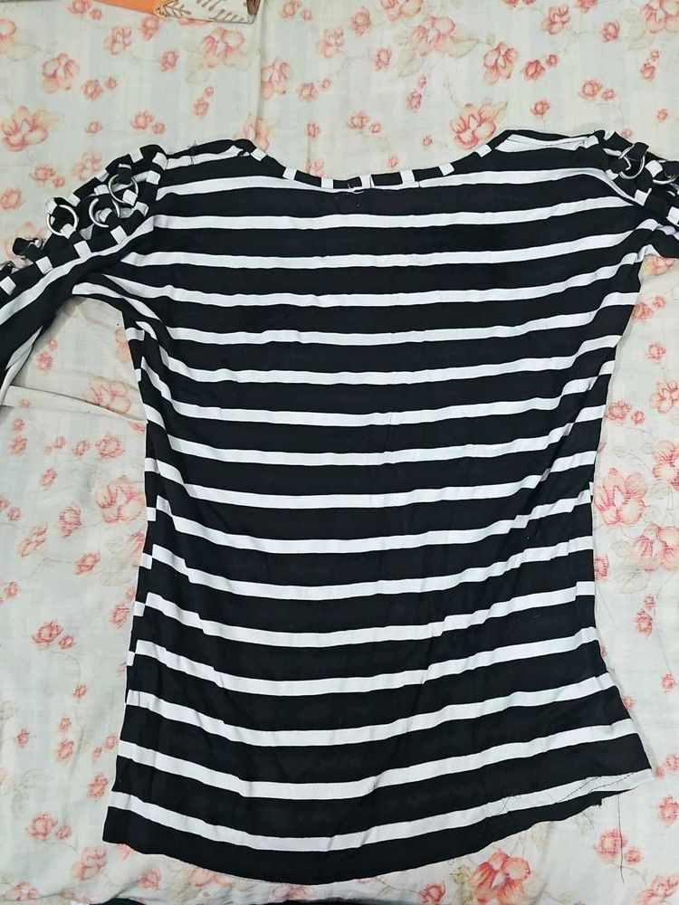 Striped arm Sleeve Top,with ring design