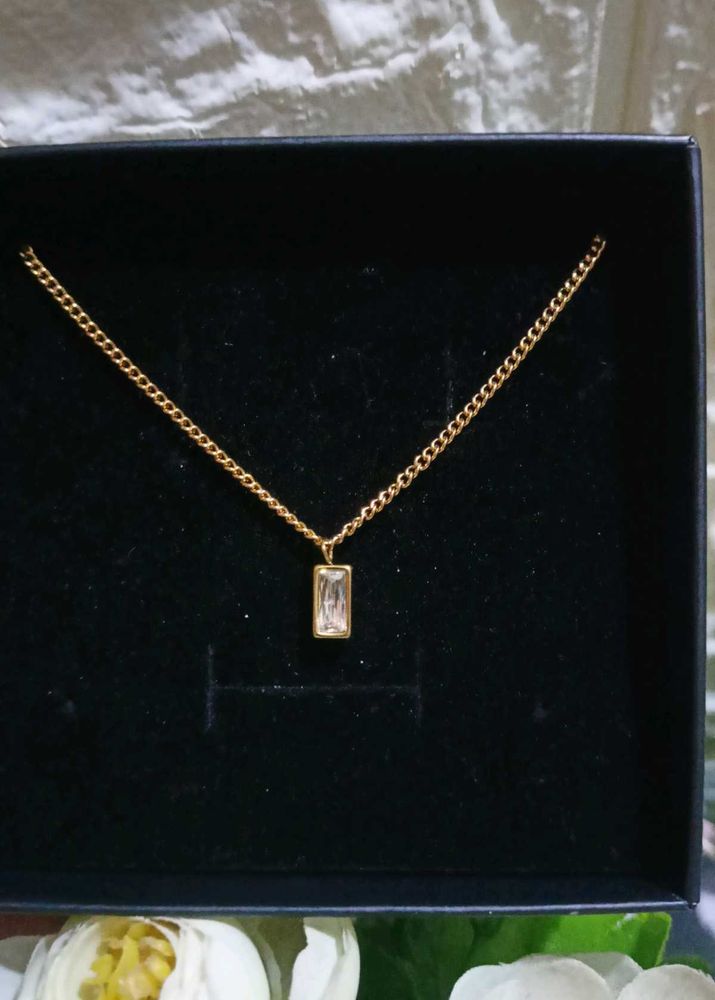 Minimal Rectangular Pendant Necklace