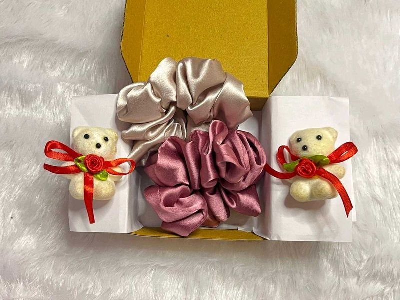 Pure satin scrunchie🎀