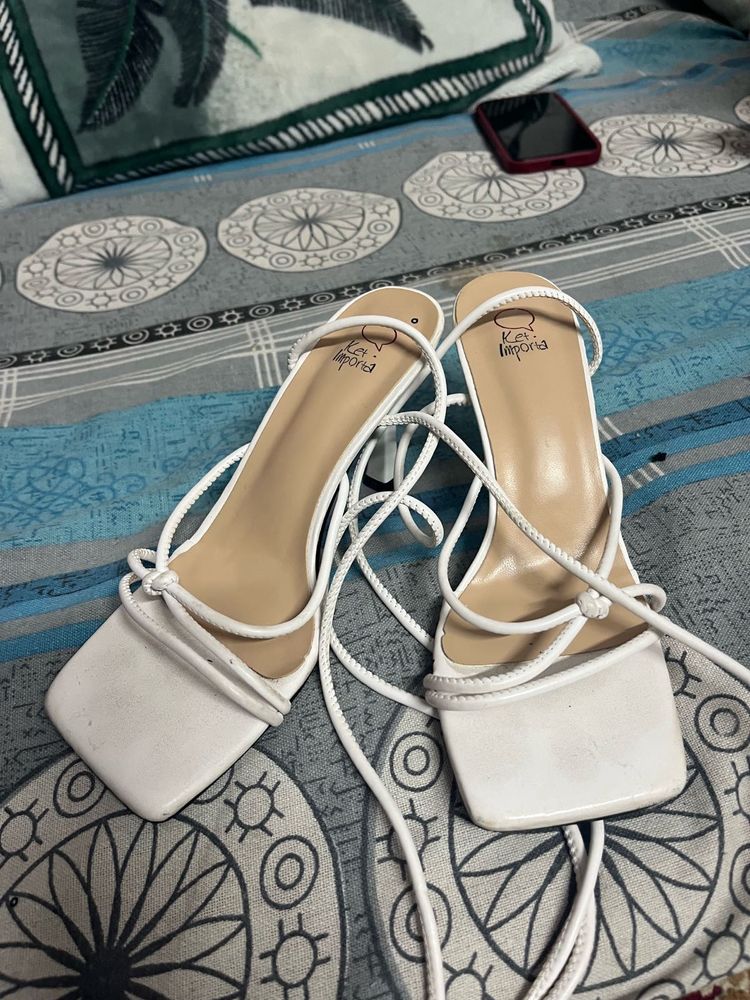 White Strappy heels 👠