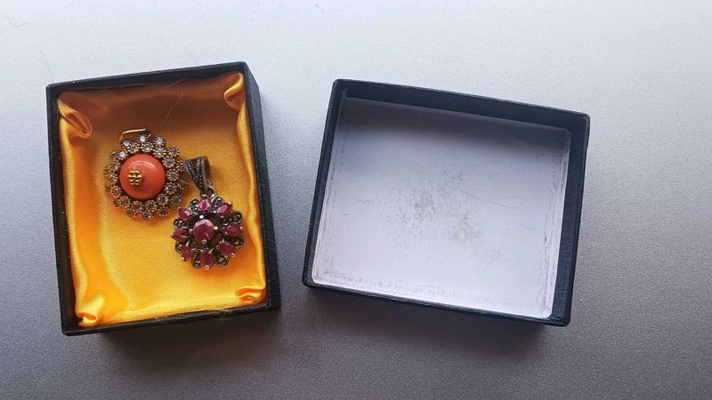Set Of 2 Artificial Pendant!!