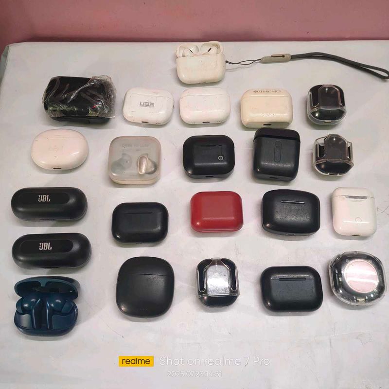 Multiple Buds And Charging Cases