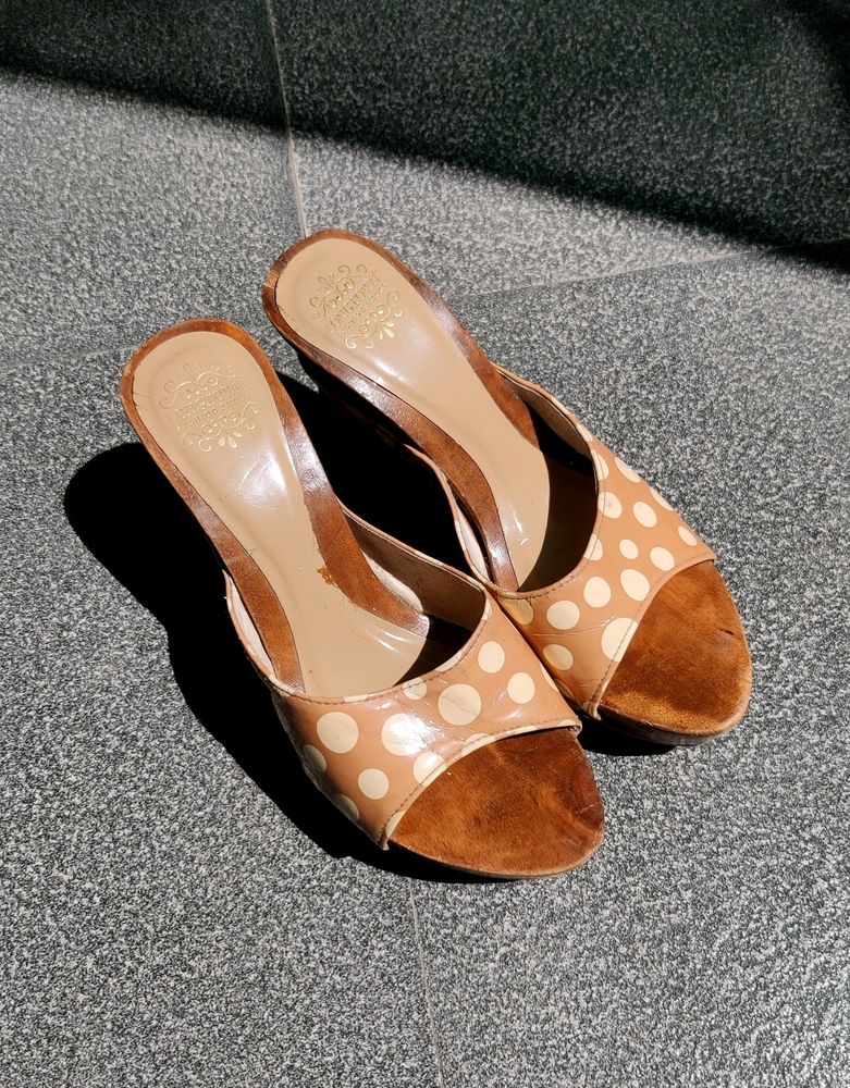 WOODEN HEELS