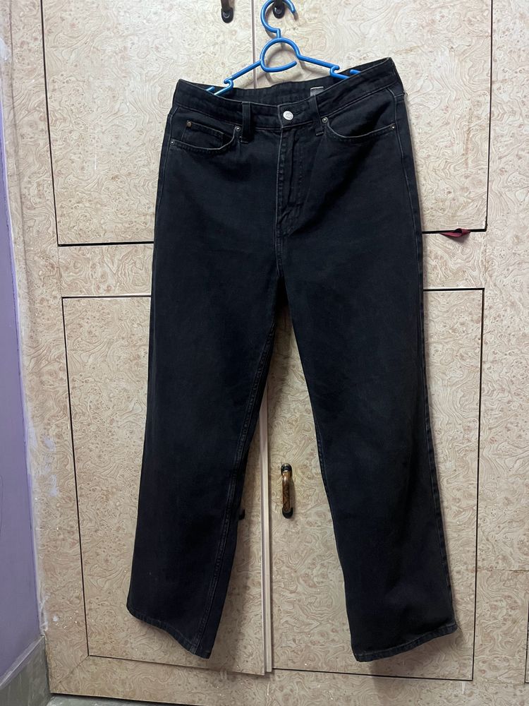 Black Straight-Leg Jeans