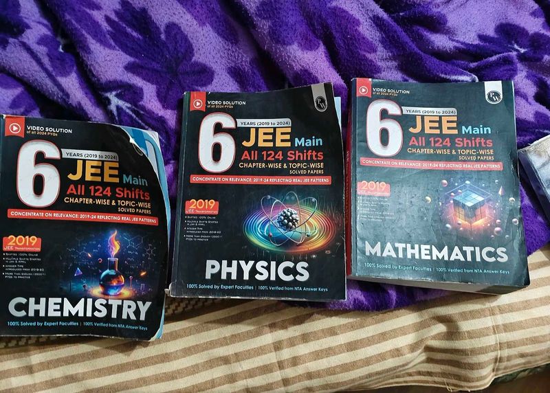 Physics wallah jee main pyq books