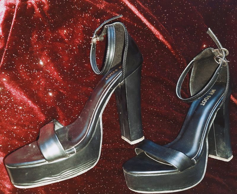 AJIO-My Foot Black Pretty Heels ||Hardly Been Worn