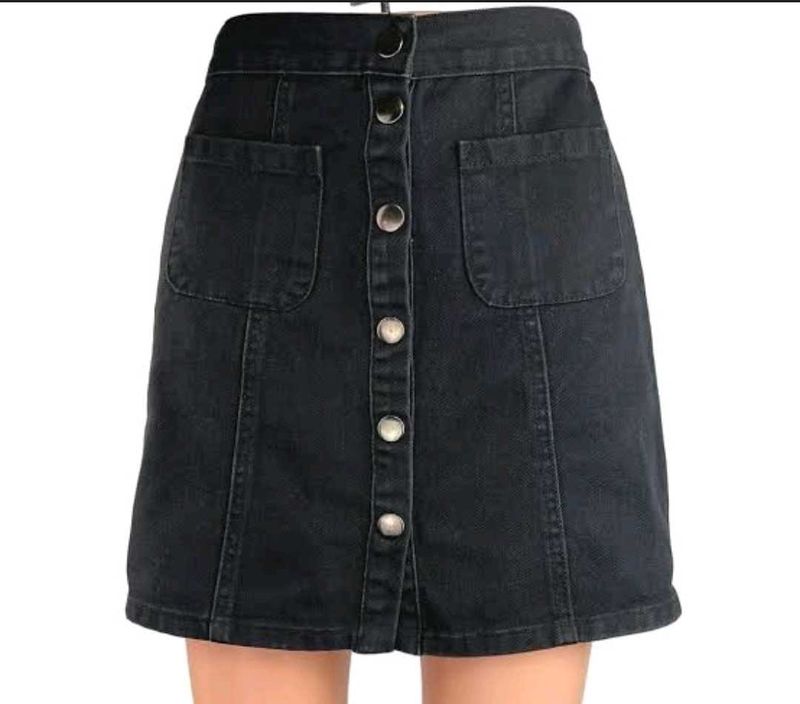 buttoned skirt