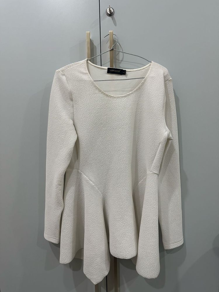 Stylish Peplum Top! 🤍
