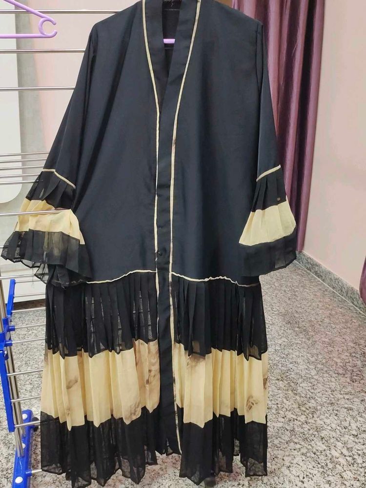Elegant Black Abaya with Pleated Detail