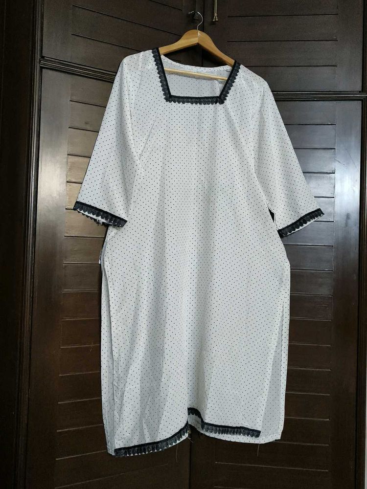 Women White black Polka Dot Printed Straight Kurta