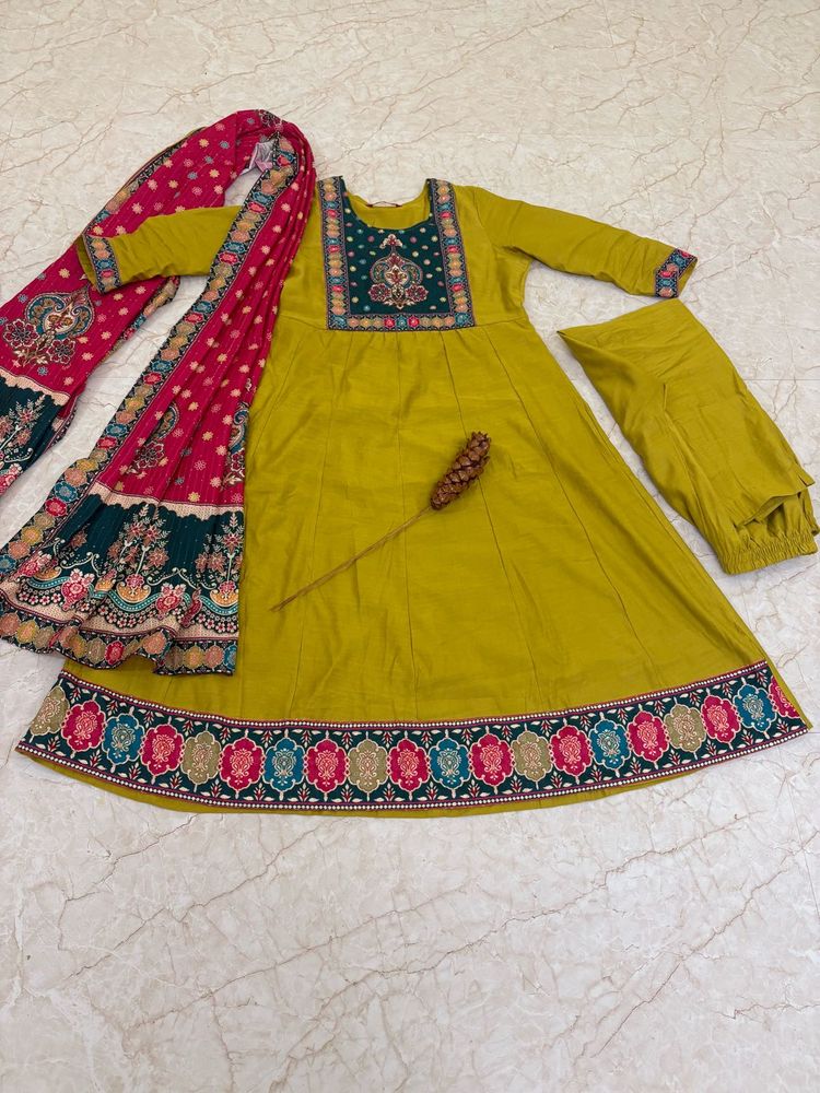 Elegant Ethnic Anarkali Suit Set for women’s and g