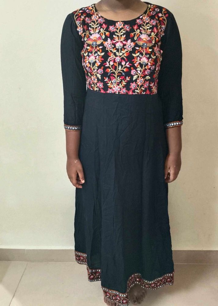 Embroidered Black Kurti👀