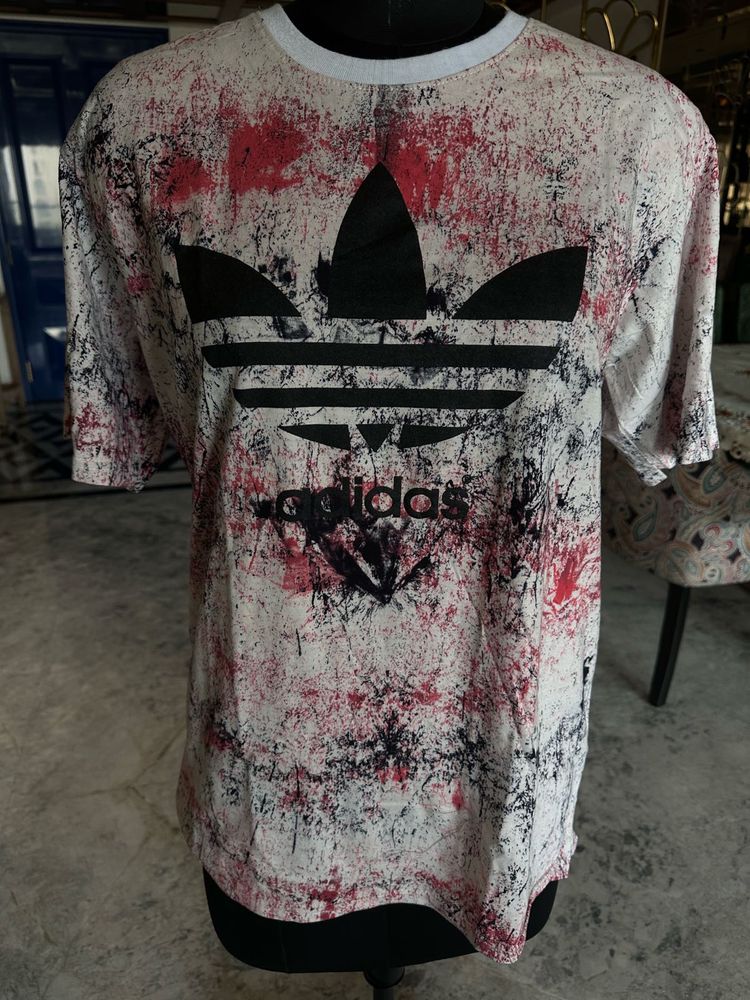 women’s ADIDAS T SHIRT In Size XL