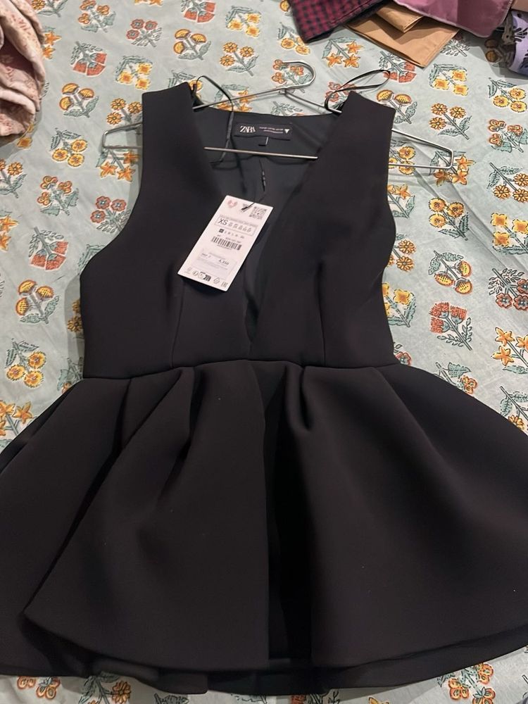 brand new Zara top