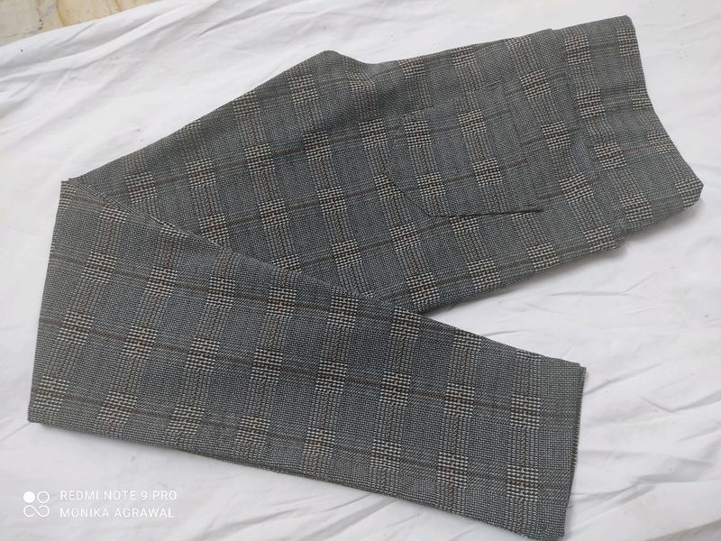 price dropped!! Women black &amp; White checked trouse