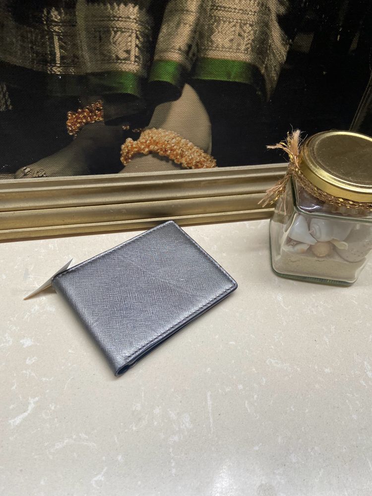 Banana Republic Wallet. UNISEX
