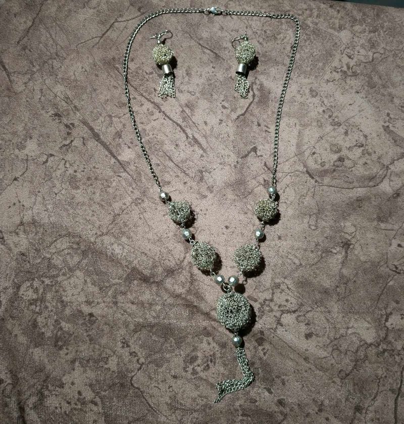 Necklace &amp; Earring Set