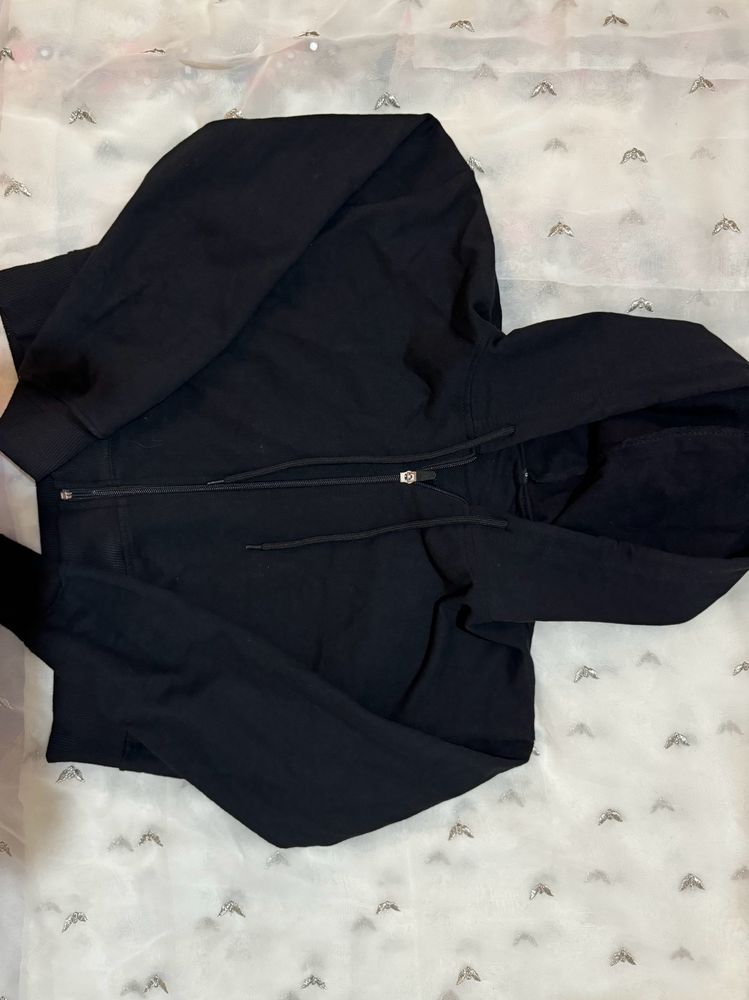 Basic Black Crop Jacket 🎬
