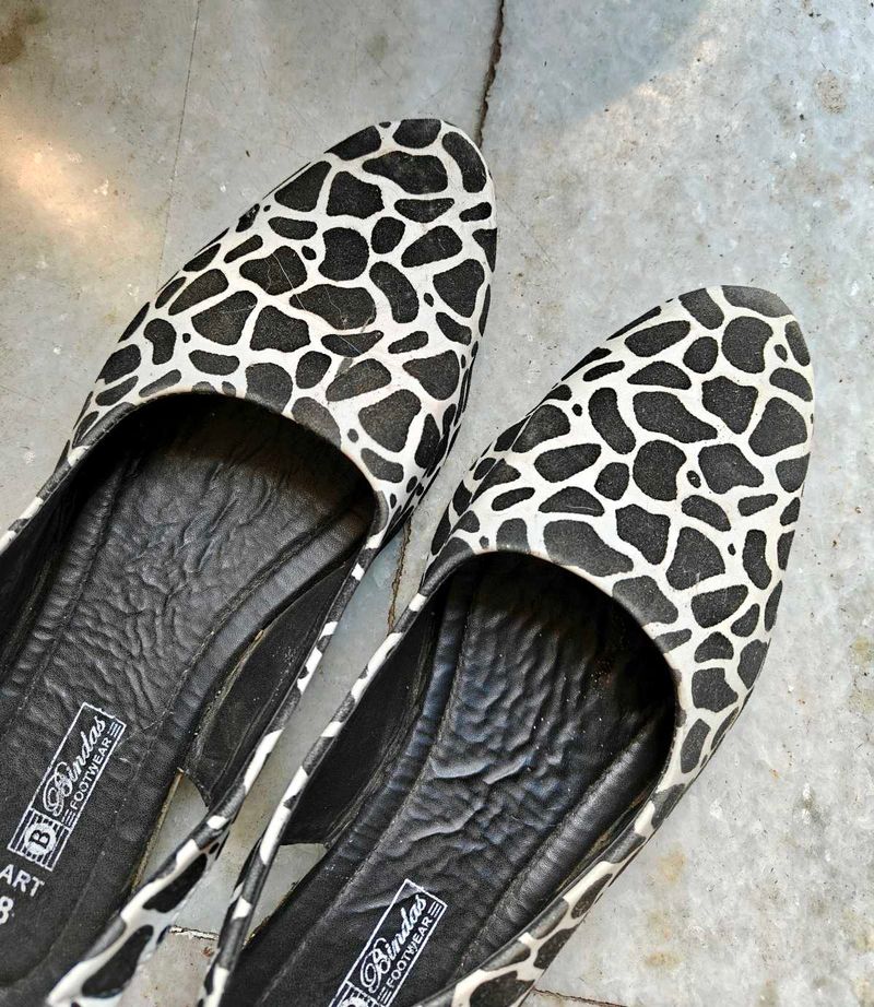 Zebra Print Ballerina Shoes – Chic &amp; Trendy!