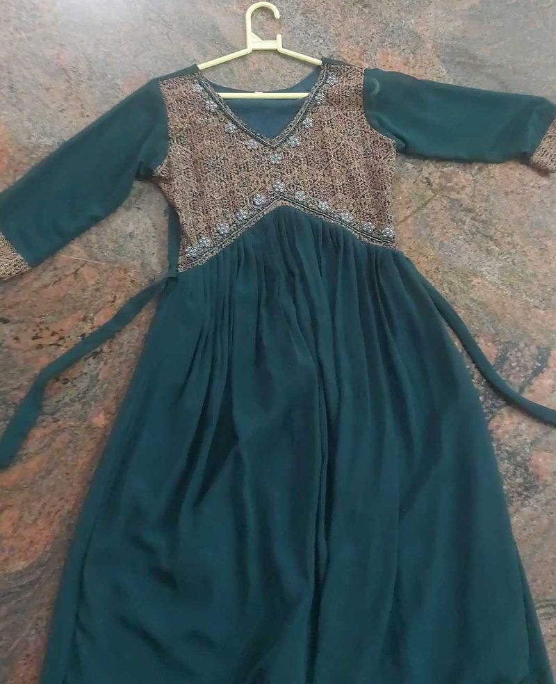 Elegant Green Ethnic Gown,size(M)
