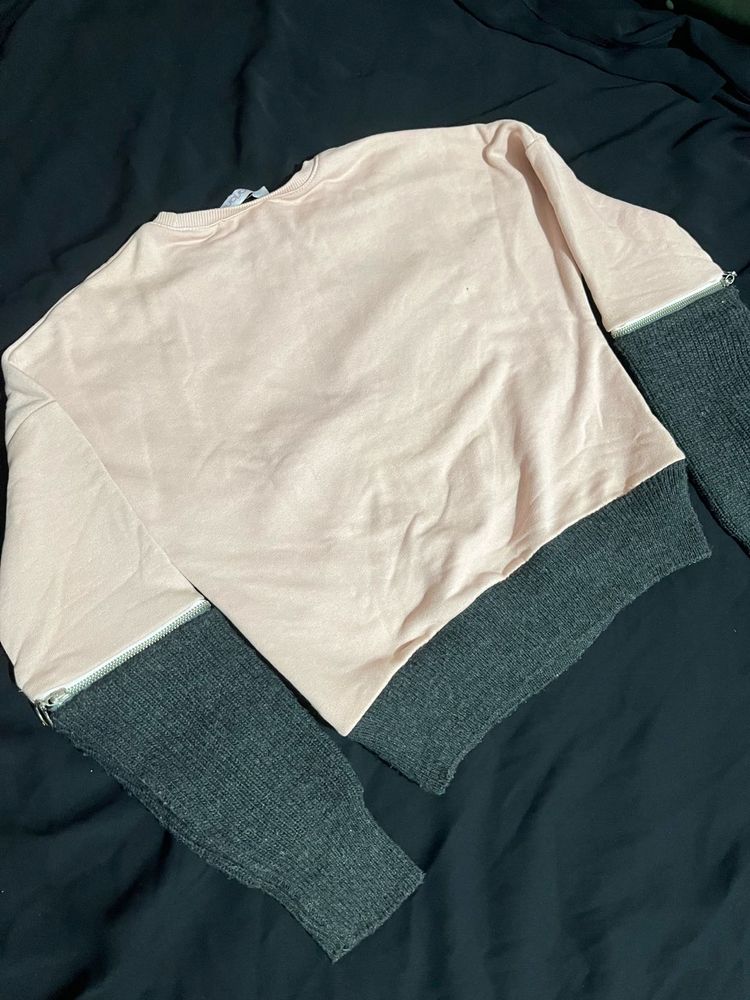 “Beige Zip-Hem Crop Sweatshirt”