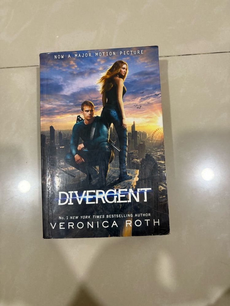 Divergent by Veronica Roth