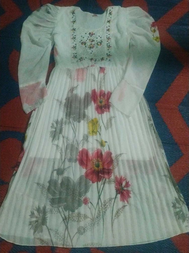 1 pic beutiful gown