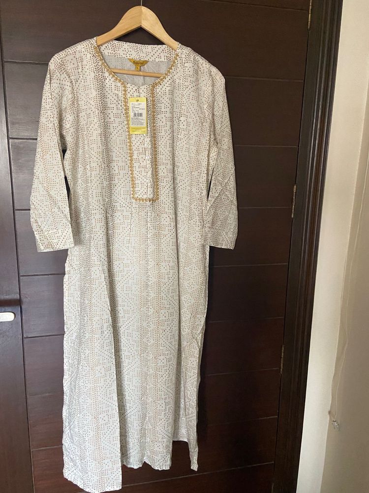 Global Desi Embroidered Neck Kurta ( L)