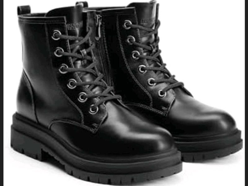 🖤 Edgy Dark Core Boots🎧