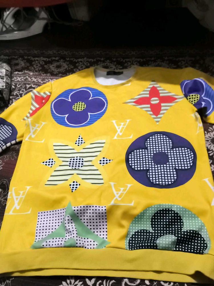 Yellow sweatshirt