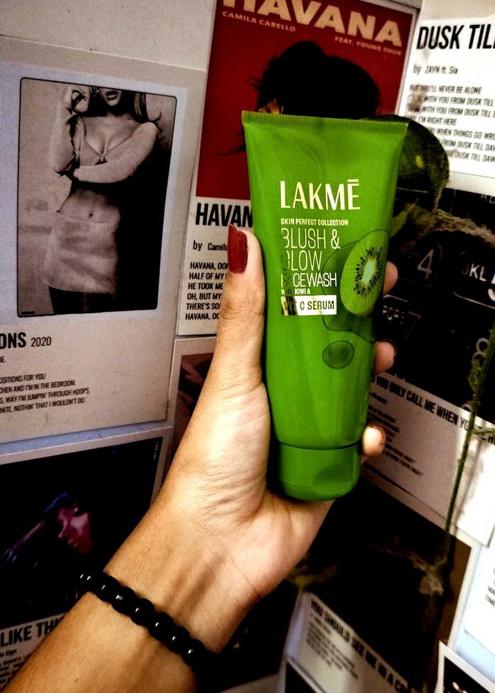 Lakme Blush &amp; Glow Facewash