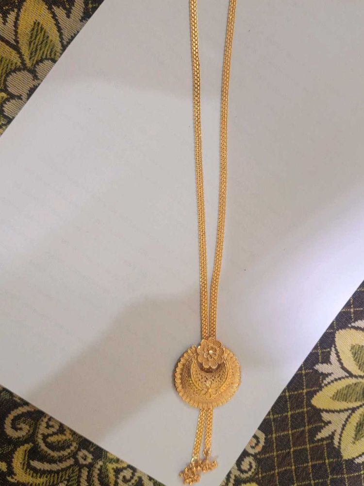 Elegant Gold Necklace