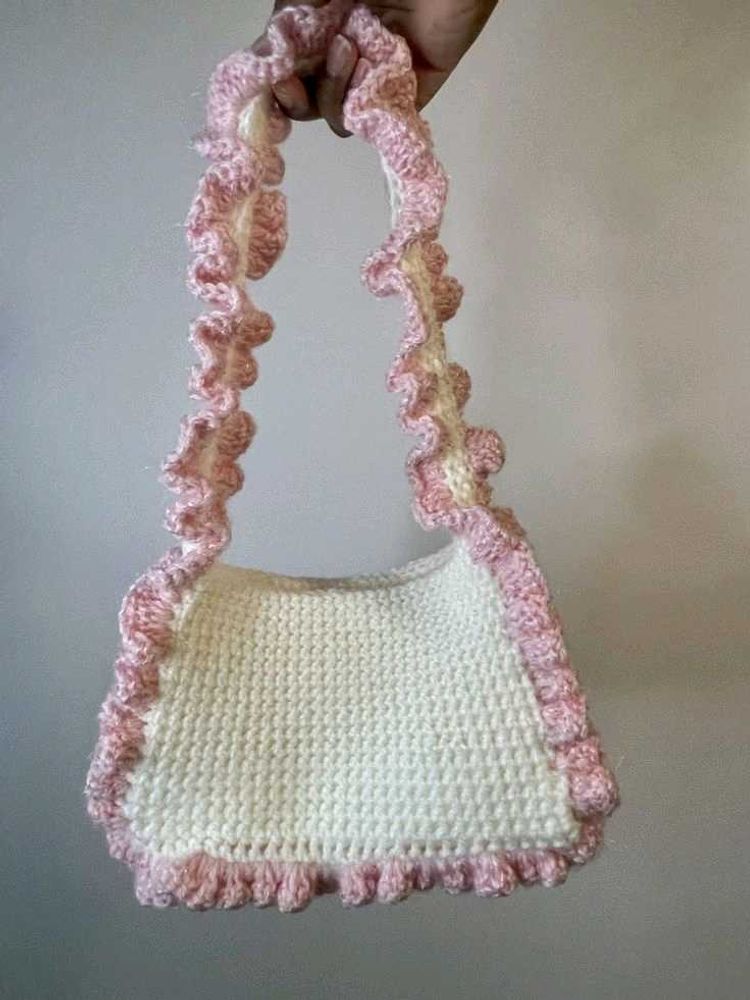 Handmade Crocheted Ruffle Bag De