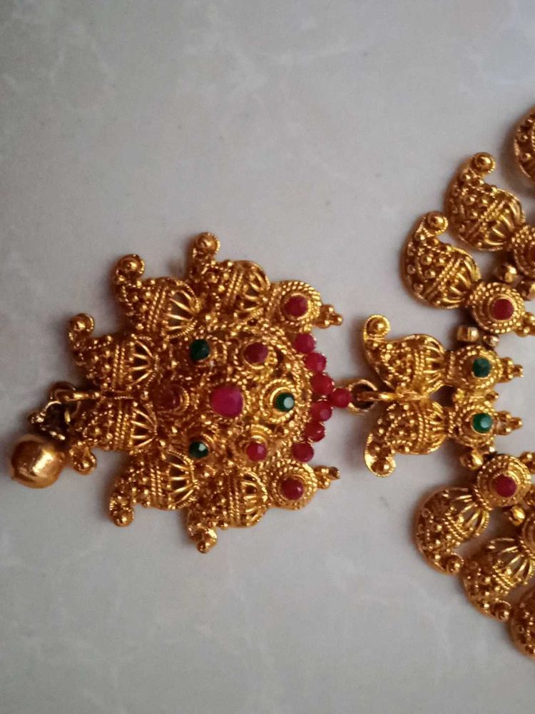 Elegant Gold-Toned Necklace with Red Stone Pendant