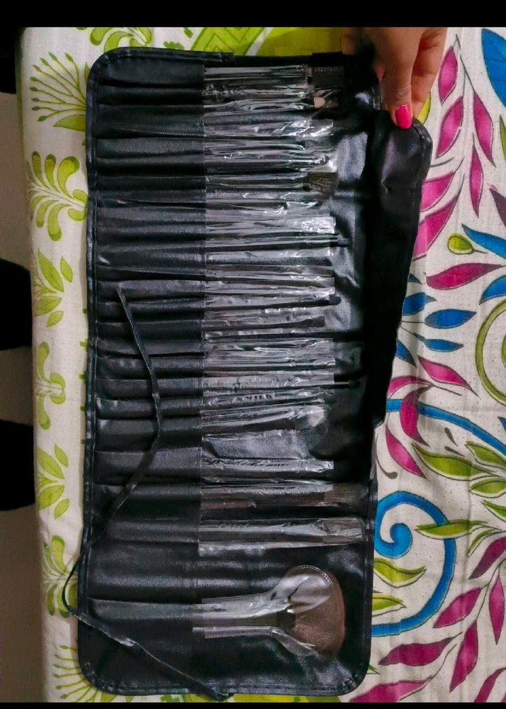 Faces Canada 24in1 Makeup Brushes Set